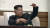 영상에서는 주중 북한 대사관을 찾은 김정은 위원장이 간부들과 담소를 나누면서 담배를 피우는 모습이 포착됐다. [연합뉴스]