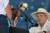  23일(현지시간) 미국 샌프란시스코 소노마마린에서 열린 세계에서 가장 못생긴 개 대회에 참가한 &#39;티티(Tee Tee)&#39;가 심사를 받고 있다. [AFP=연합뉴스] 