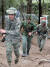 한미 연합훈련인 키리졸브훈련에 참가한 한미 해병대원들이 포항 해병대 유격훈련장에서 산악행군을 하고 있다.