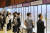 지난 15일 오후 서울 강남구 코엑스에서 열린 외국인 투자기업 채용박람회에서 구직자들이 채용공고 게시판을 살펴보고 있다. [연합뉴스]