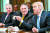 도널드 트럼프 미국 대통령과 마이크 폼페이오 국무장관(오른쪽부터)이 지난 21일 워싱턴DC 백악관에서 열린 내각회의에 참석해 있다. [EPA=연합뉴스]