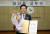 지방선거 후 인천시 선거관리위원회에서 당선증을 받은 박남춘 인천시장 당선인 [연합뉴스]