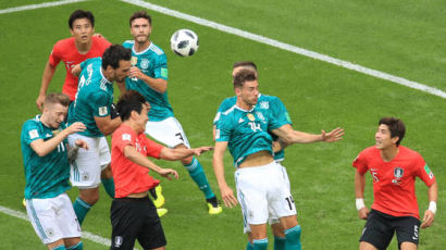 '육탄방어' 한국, '세계 1위' 독일과 전반 0-0