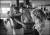 미국 사진가 브루스 데이비슨의 작품. 1960년대 미국 청춘들의 모습을 생생히 보여주고 있다. [사진 라이카] 
