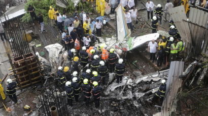 인도 뭄바이서 소형 항공기 추락…조종사·탑승객·행인 5명 사망