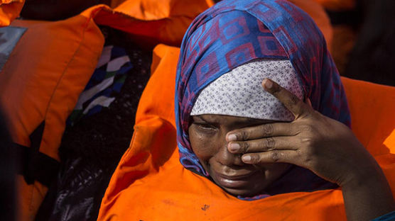 유럽 반난민 기류속 비극 속출…난민선 전복 여아 셋 등 100여명 사망