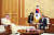 문재인 대통령(오른쪽)이 5월 4일 청와대 본관 접견실에서 칼리드 알팔리 사우디 에너지산업광물자원부 장관을 만나 대화하고 있다. [사진=청와대 제공]