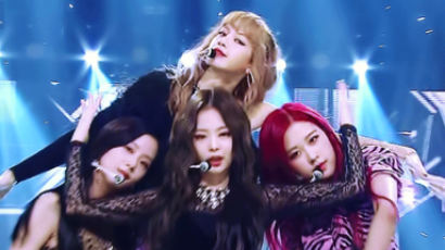 BLACKPINK Sweeps No.1 Giving Off Sexy Charisma in Leopard Prints