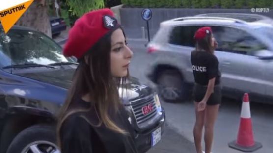 핫팬츠 입은 모습이 관광상품? 레바논 교통 여경 복장 논란