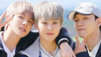 Photographs Taken By EXO-CBX Members…'SELFIE BOOK: EXO-CBX' To be Released on July 17