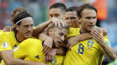 '포르스베리 골' 스웨덴, 스위스 1-0 격침…24년만의 8강 진출 쾌거
