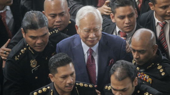 '5조원대 비자금 조성' 말레이시아 나집 전 총리 기소