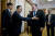 마이크 폼페이오 미국 국무부 장관(오른쪽)이 6일 북한 평양을 방문해 김영철 노동당 부위원장 겸 통일전선부장과 고위급 회담을 가졌다. [AP=연합뉴스]