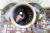 인천공항 아시아나항공 격납고에서 정비사가 입고된 비행기의 엔진 스피너 콘(spinner cone)을 손보고 있다. [중앙포토]