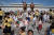 7 일 북한 평양의 금수산태양궁전에서 김일성 주석과 김정일 위원장 동상 앞에서 참배를 마친 어린이들이 계단을 내려오고 있다. 비슷한 머리 스타일과 옷 차림새가 눈에 띈다. [로이터=연합뉴스]
