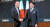 이탈리아 오성운동과 극우 동맹당이 연정 총리로 내세운 법학자 주세페 콘테(오른쪽)가 오성운동 대표인 루이지 디 마이오와 악수하고 있다.