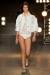 아일렛 장식을 더한 흰색 수영복에 재킷을 매치한 이자벨 마랑의 2018 SS 컬렉션. [사진 이자벨 마랑]