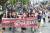 7일 오후 서울 광화문광장에서 여성시민사회단체 회원들이 집회를 열고 낙태죄 폐지를 촉구하며 행진하고 있다. [뉴스1]