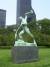 미국 뉴욕 유엔 본부 앞에 있는 &#39;칼을 보습으로&#39; 동상.  [사진 위키피디어]