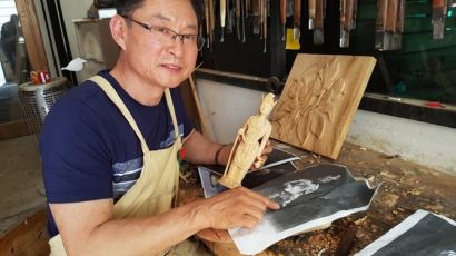 일본이 가져간 '백제 걸작' 100년 만에 재현한 김종연 목조각장
