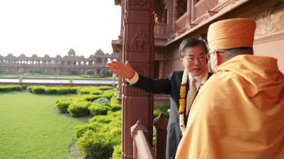 문재인 대통령, ‘악샤르담’ 힌두사원 방문 