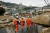 폭우 피해가 심각했던 일본 히로시마현에서 소방대원들이 산사태 피해를 입은 지역에서 인명 수색 작업을 벌이고 있다. [EPA=연합뉴스] 