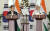 인도를 국빈 방문 중인 문재인 대통령과 나렌드라 모디 인도 총리가 10일 오후 뉴델리 영빈관에서 열린 공동 언론발표에서 양국 간 합의된 사항에 대해 발표하고 있다. [연합뉴스]