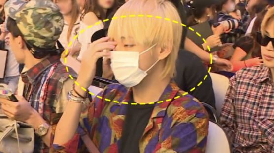 BTS V Pretended to Take a Photograph of a "Stalking Fan", But The Truth Was…