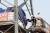 문재인 대통령이 2013년 평택 쌍용차 공장에서 농성을 벌이고 있는 노동자들을 설득하기 위해 철탑에 오르고 있다. 연합뉴스