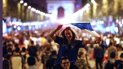 '월드컵 결승행' 프랑스 샹젤리제는 열광의 도가니