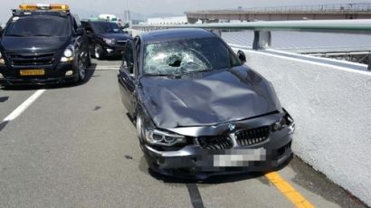 경찰 “김해공항 BMW 동승자들, 현장 이탈 안했다”