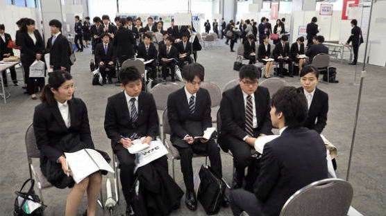도쿄 20대 10명 중 1명은 외국인..."이들 없인 경제 안돌아간다"