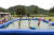 정덕 분교 운동장에서 설치된 간이 수영장에서 맨손 송어잡기 체험을 즐기는 학생들의 모습.