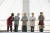 영화 &#39;허스토리&#39;에서 위안부 피해자 할머니들과 문정숙 사장(맨 오른쪽)이 재판을 위해 배를 타고 시모노세키(하관)로 향하고 있다. [사진 NEW]
