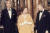 1977년 영국 버킹엄 궁에서 만난 엘리자베스 2세 영국 여왕(가운데)과 지미 카터 전 미국 대통령(오른쪽). 왼쪽은 발레리 지스카드 데스탱 전 프랑스 대통령. [AP=연합뉴스]