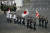 싱가포르 군인(왼쪽)들과 함께 14일(현지시간) 프랑스 파리 상제리제 거리를 행진하고 있는 일본 자위대원들. [AP=연합뉴스]