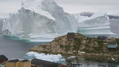 높이 100m, 무게 1100만t…거대 빙산에 그린란드 마을 수몰 위기