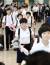 북한 탁구대표팀 김송이(가운데)선수가 15일 오후 인천국제공항을 통해 입국하고 있다. [연합뉴스] 