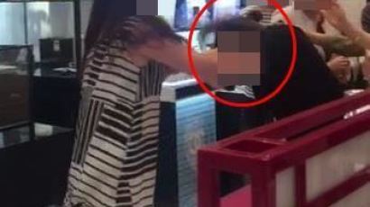 '백화점 갑질女'에 "선처 안 한다"…경찰, 특수폭행 적용 검토