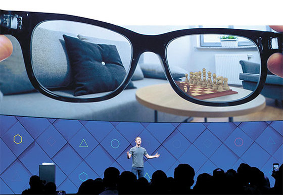 가상현실 vs 증강현실, 뭐가 더 돈 될까. "AR시장, VR의 6배" 