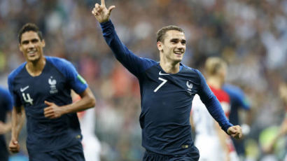 프랑스, 20년만에 월드컵 우승컵 들어올렸다