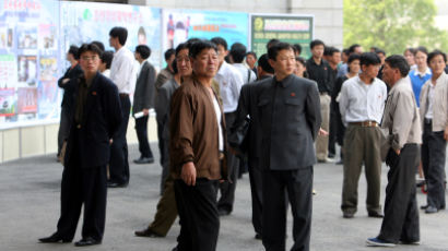 북한 남성 사이서 부는 '샘물장사' '샘물 택배' 열풍…왜