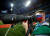 러시아 사진기자가 지난 7일 소치의 피쉬트 경기장에서 얼굴에 러시아국기를 그린 채 사진취재를 하고 있다.[연합뉴스]