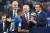 프랑스 우승 주역 98년생 음바페는 영플레이어상을 수상했다. 마크롱 프랑스 대통령과 푸틴 러시아 대통령이 축하하고 있다.[AFP=연합뉴스]