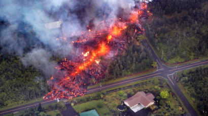 하와이서 투어 보트 위로 '용암 폭탄' 떨어져 23명 부상