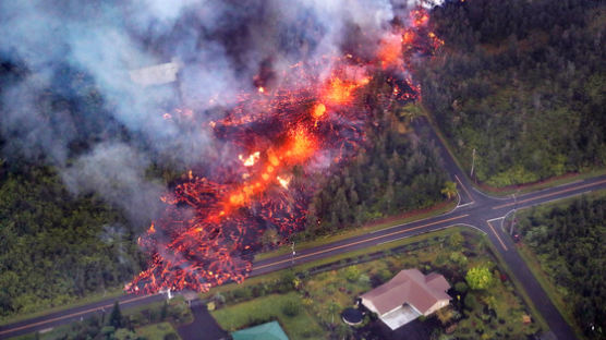 하와이서 투어 보트 위로 '용암 폭탄' 떨어져 23명 부상