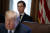 도널드 트럼프 미국 대통령이 지난해 11월 1일 백악관 각료회의를 주재하는 가운데 뒤편에 재러드 쿠슈너 미국 백악관 선임고문이 서 있다. [AP=연합뉴스]
