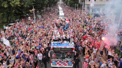 [서소문사진관]416만명 국민 중 55만 명 몰린 크로아티아 대표팀 환영식