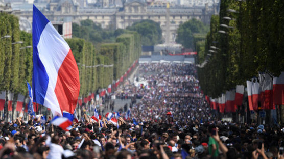 '월드컵 선전'에 수십만 인파, 열띤 환영...프랑스도, 크로아티아도, 웃었다