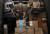 미국의 우체국 격인 UPS 직원이 아마존 프라임데이 행사를 맞아 주문된 제품을 정리하고 있다. [AP=연합뉴스]